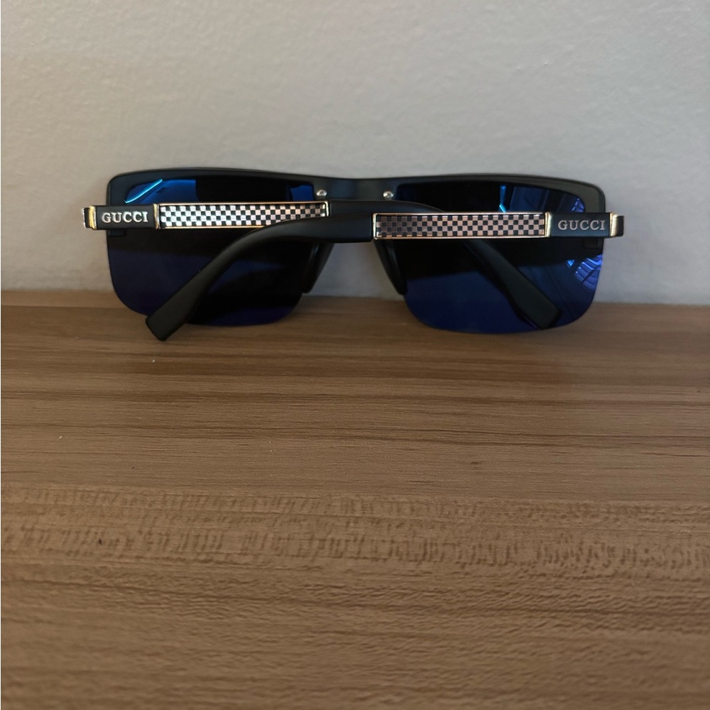 Gucci Black Sunglasses with Gold Detailing - Picture 3 of 4